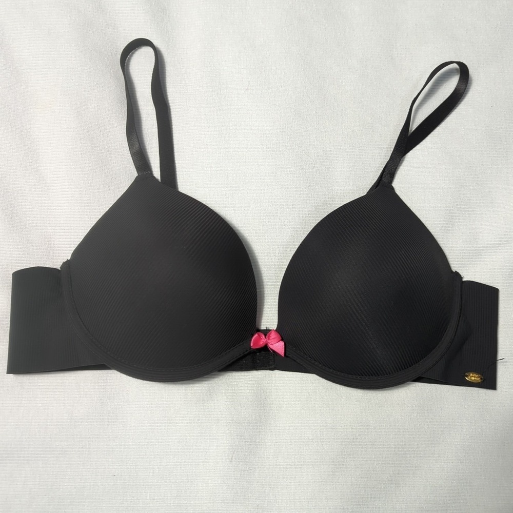 Betsey Johnson 38B  Black Ribbed Underwire Low Cut  Push Up T Shirt  Bra EUC 407